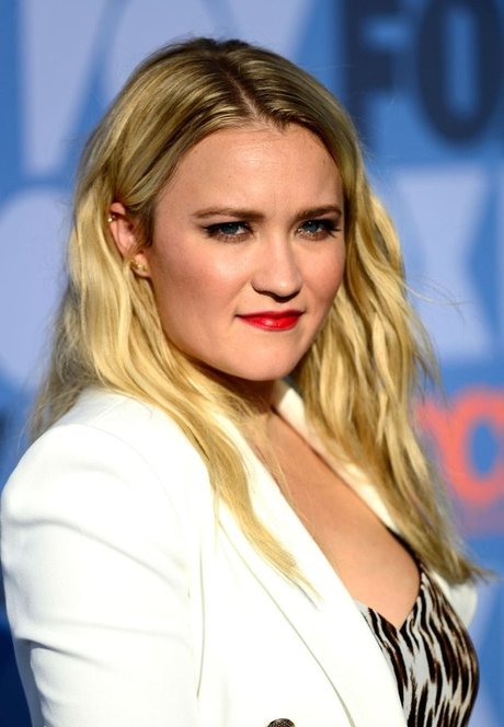 Emily Osment perfect actress gallery