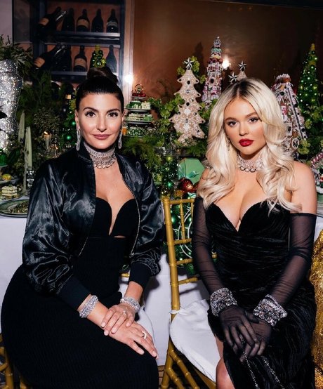 Emily Alyn Lind actriz erótica galerías