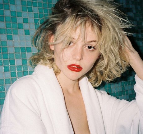 Emily Alyn Lind nudes actress image