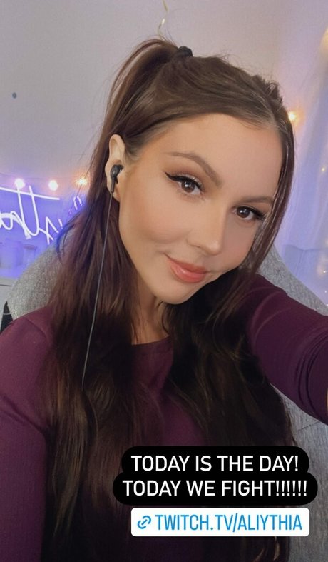 Aliythia estrella sexy imágenes