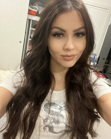 Aliythia actriz caliente galería