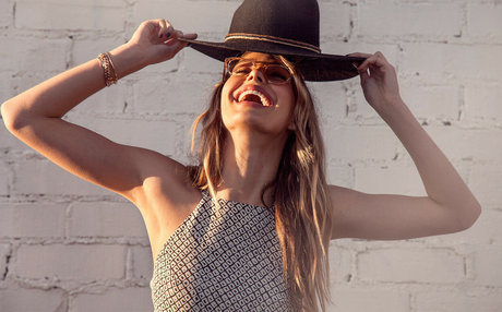 Camila Morrone modelo agradable galerías