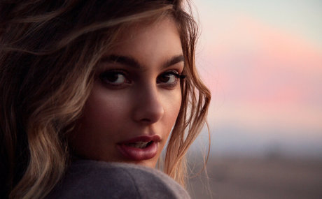 Camila Morrone modèle magnifique galeries