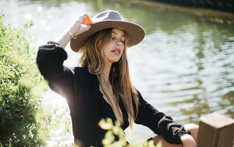 Camila Morrone estrella porno de alta calidad archivo