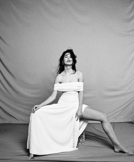 Camila Morrone modèle sexy photos