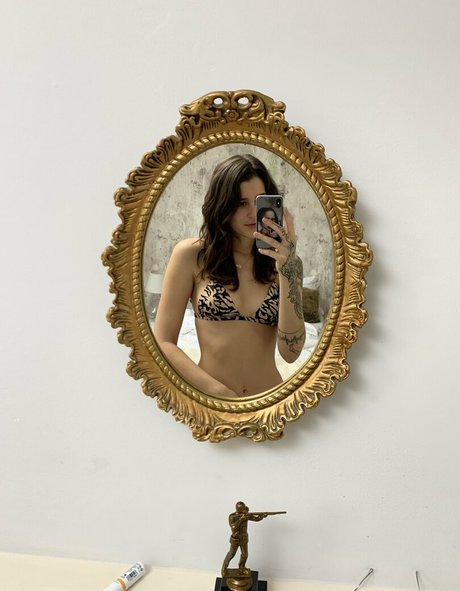 allieoops modelo caliente foto