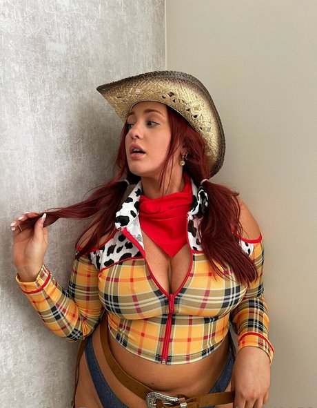 thatoneredhead0153 modelo xxx galerías