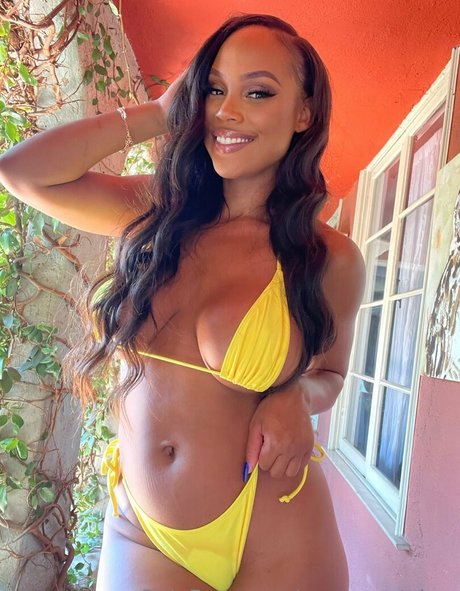 msaugustskye desnudos estrella porno foto