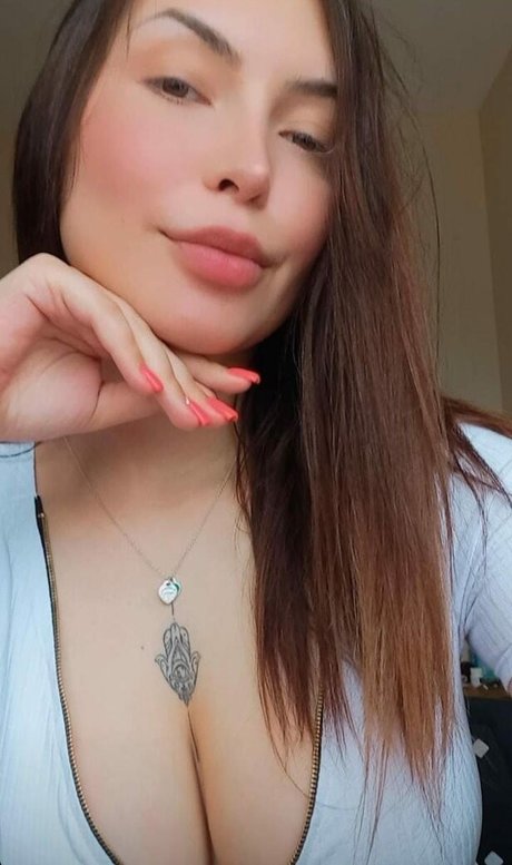 lauratavora modèle chaud des photos