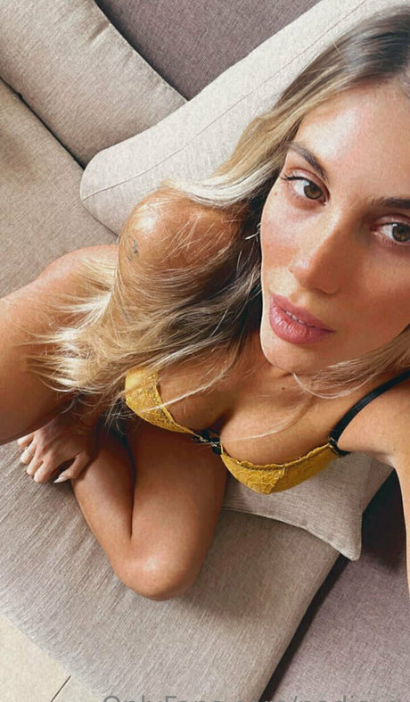 Nadia G bonita estrella porno fotos