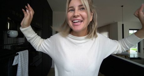 Maren Wolf estrella porno atractiva imagen