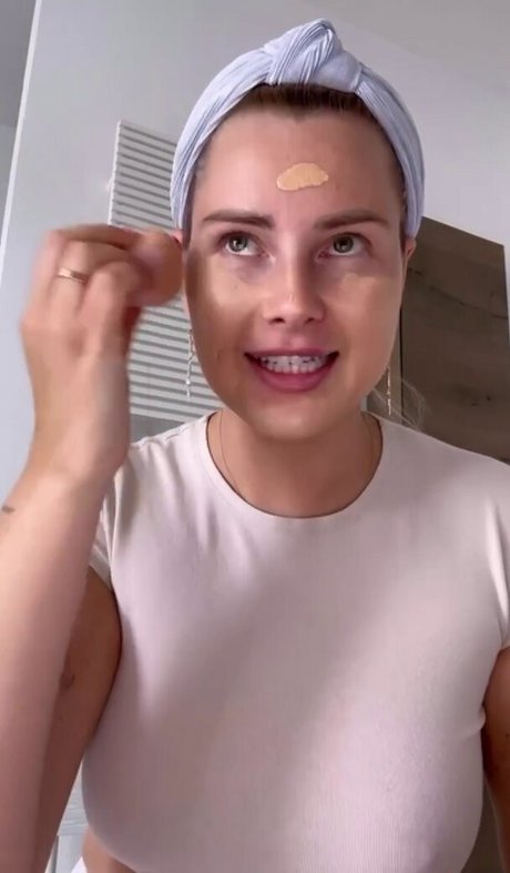 Maren Wolf Miniature