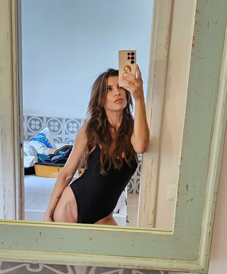 Elisabetta Canalis actriz libre galerías