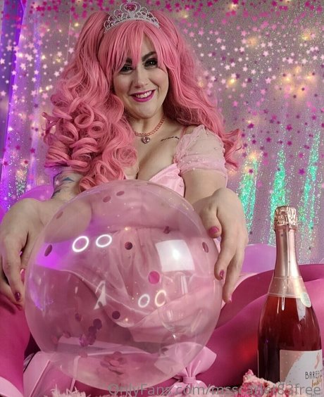 msscarlet83free joli modèle photo