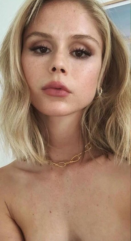 Erin Moriarty estrella adulta foto