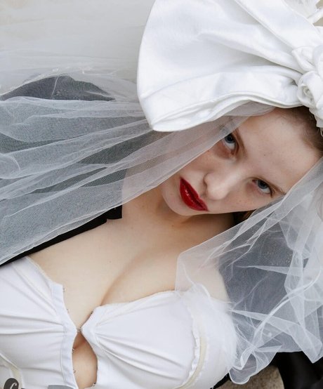 Eliza Goldsmith modelo desnuda imágenes