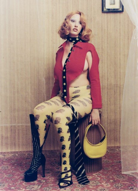 Eliza Goldsmith modelo desnuda archivo