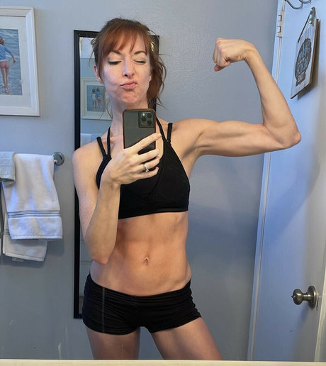 Lisa Foiles star photos