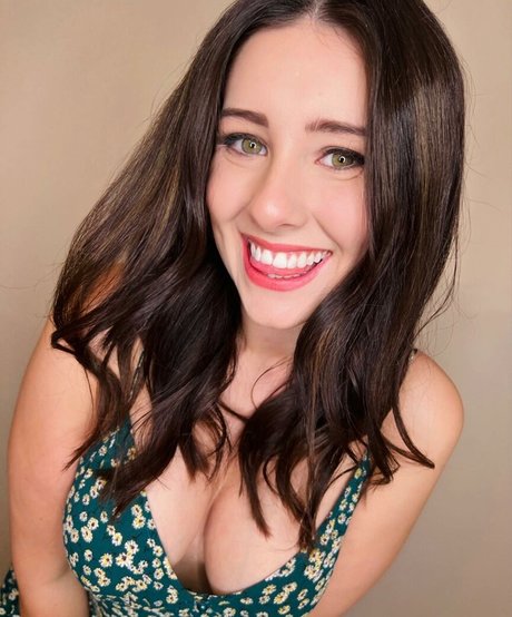 ErinMoore actrice nue collection