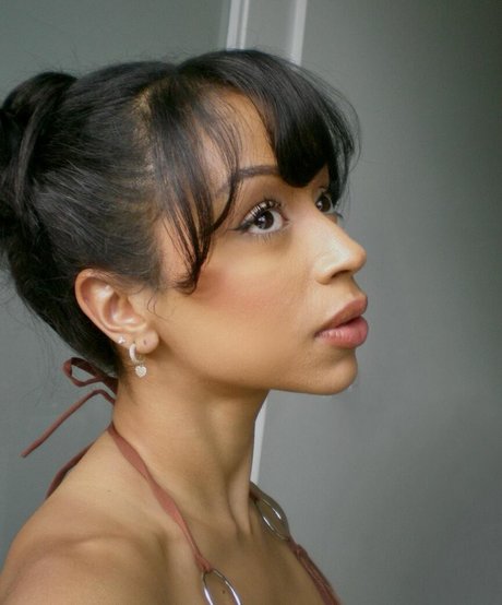 Liza Koshy modelo sexy fotos