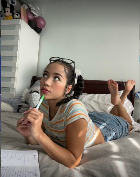 Sia ASMR nudes model photo