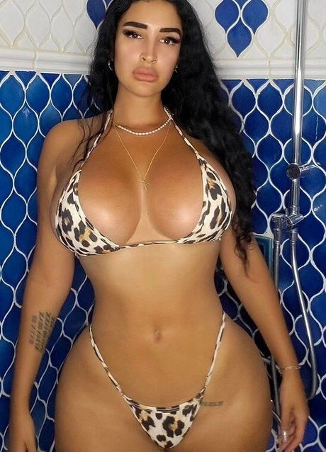 Tania Barbosa estrella porno hermosa imagen