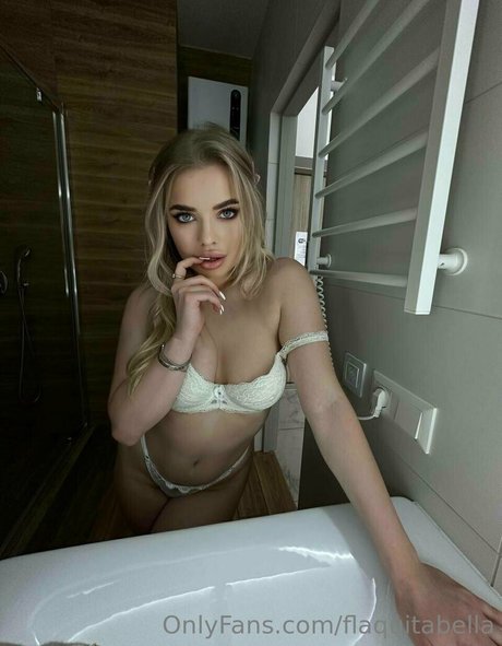 flaquitabella estrella desnuda archivo