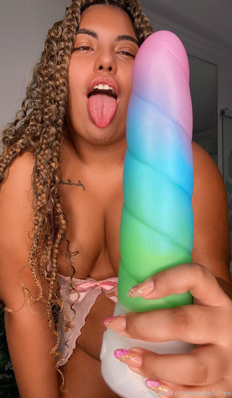 peachellafree profile image