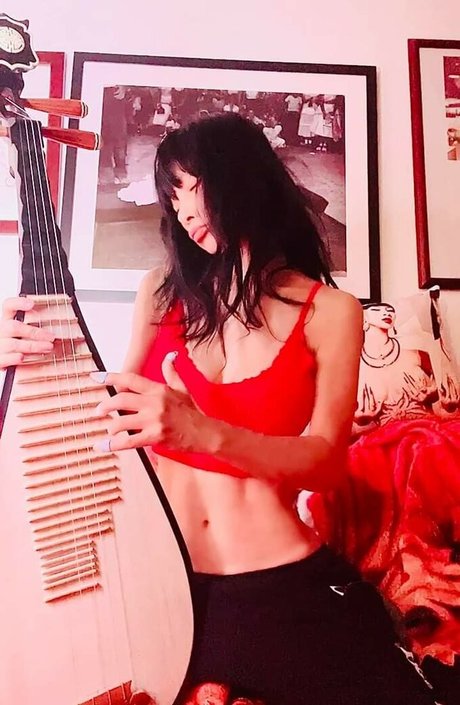 Bai Ling modèle nu galerie