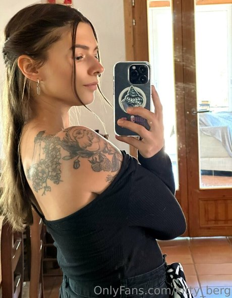 Kitty Berg modelo superior imagen