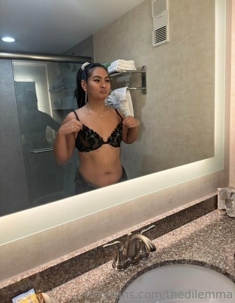 thedilemma haut modèle des photos