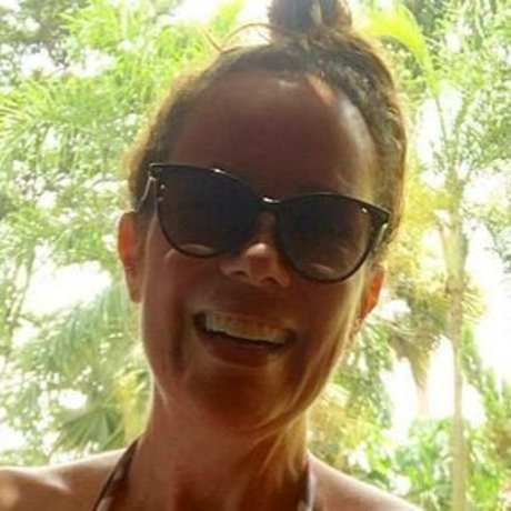 Regina Volpato modelo desnudos galerías