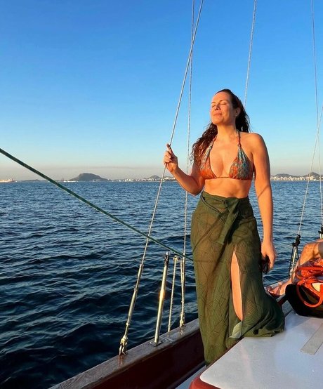 Regina Volpato modèle artistique galerie