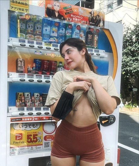 icata actrice érotique galeries