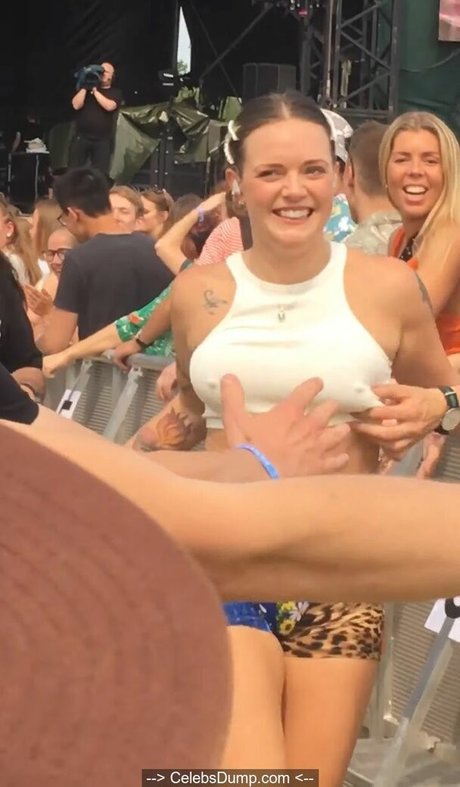 Tove Lo étoile de l'art collection