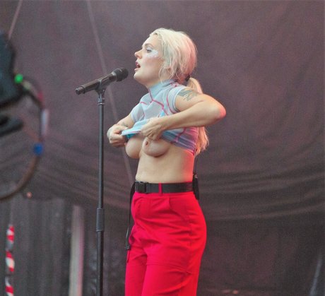 Tove Lo star du porno galeries