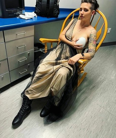 Soe Gschwind estrella adulta archivo