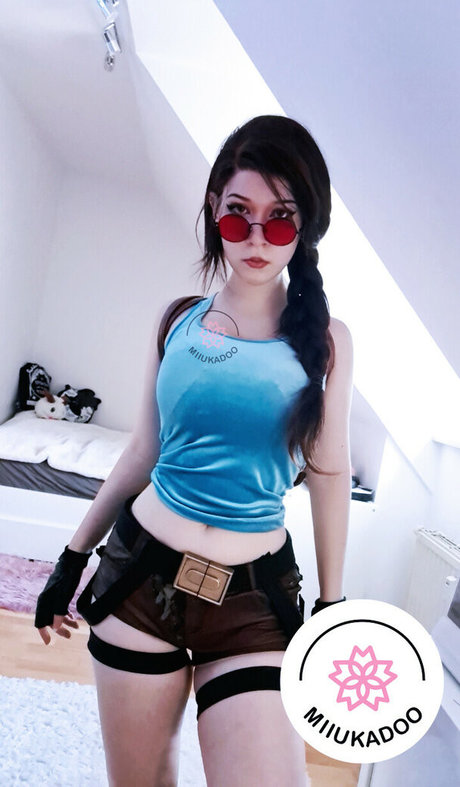 Miukadoo estrella porno caliente foto