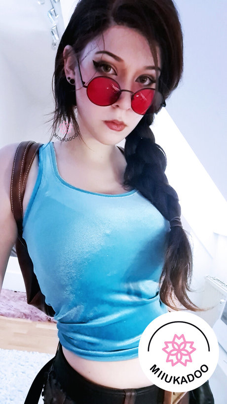 Miukadoo modelo adulto fotos