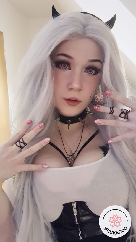 Miukadoo modelo atractivo fotos