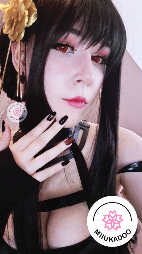 Miukadoo hermosa modelo galería