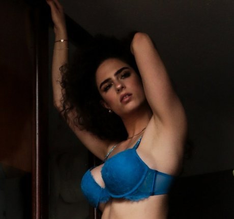 Camila Marana star du porno exclusive des photos