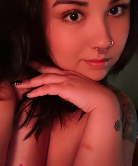 Suki Jade sexe star image