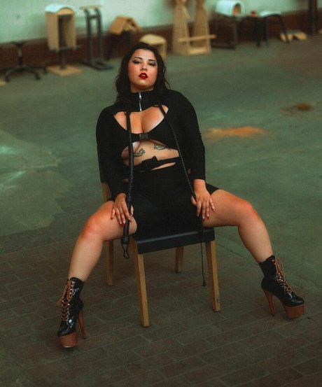 Suki Jade modelo mejor galería