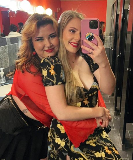 Suki Jade estrella del arte galería