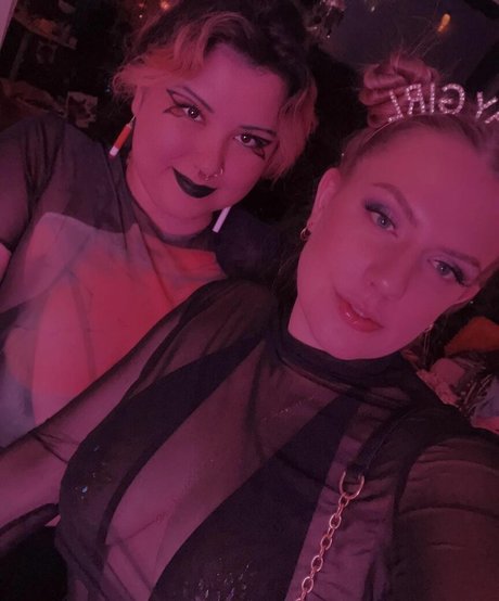 Suki Jade nus étoiles galeries