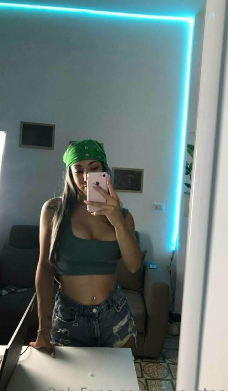 arya star modèles nus images