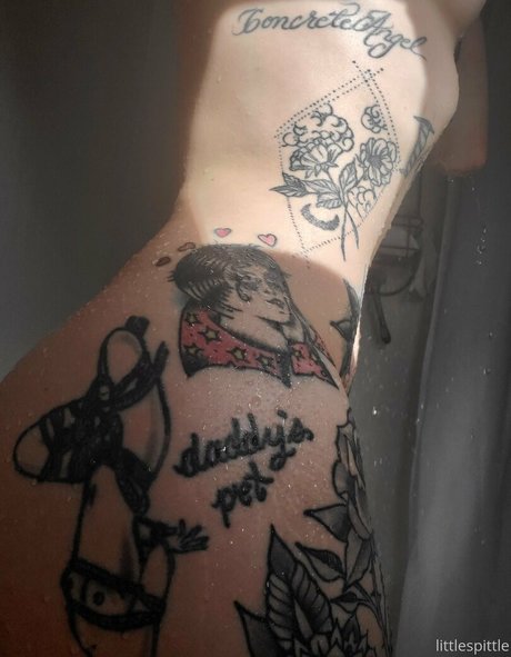 littlespittle modelo pornografico galerías