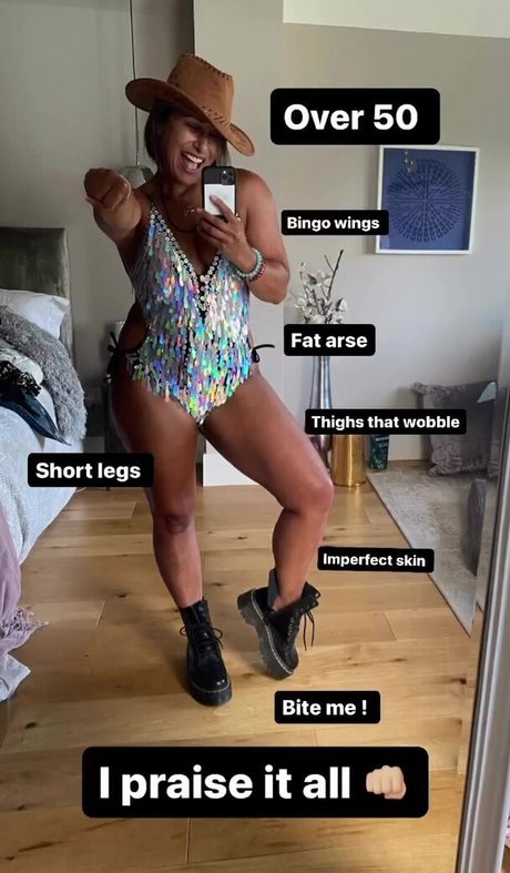 Saira Khan modèle chaud galerie