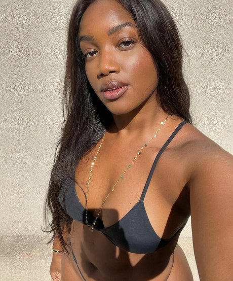 Izza Cantora actriz xxx imagen